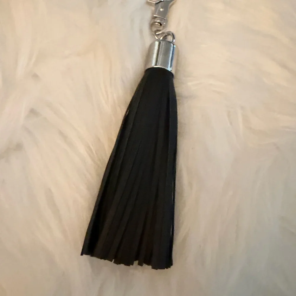 Bolsetta Universal Charging Tassels for Apple & Android - Black